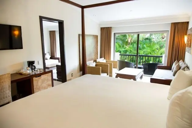 Royal Elite One Bedroom Suite (2 Adults 2 children)