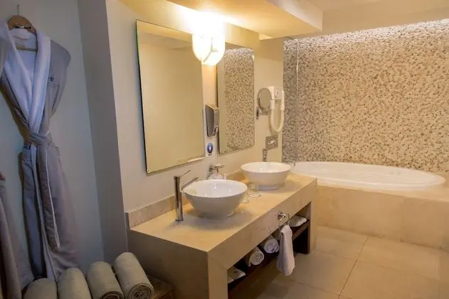 Royal Elite One Bedroom Suite (3 adults 2 children)