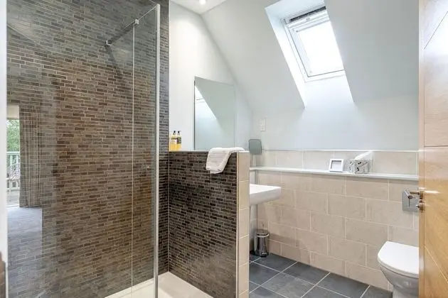 Luxury Tek Büyük veya İki Ayrı Yataklı Oda (King Room)