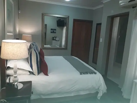Tek Büyük Yataklı Oda, 1 Yatak Odası, Özel Banyo, Zemin Kat