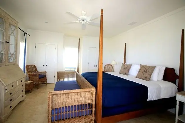 Master Suite - 1 King Bed (Harbor View)