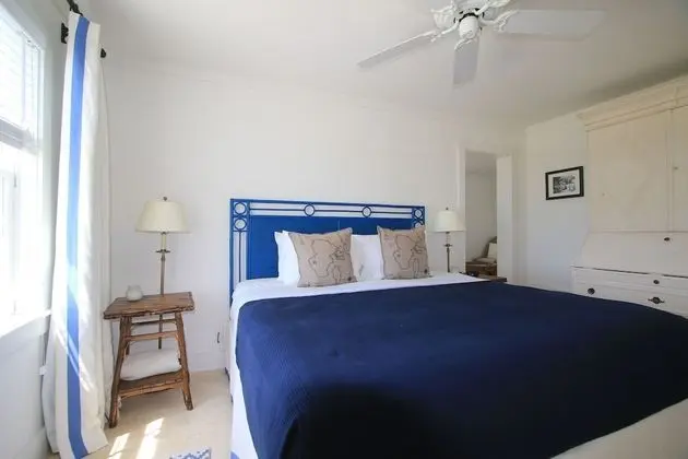 Town Cottage Room - 1 King Bed