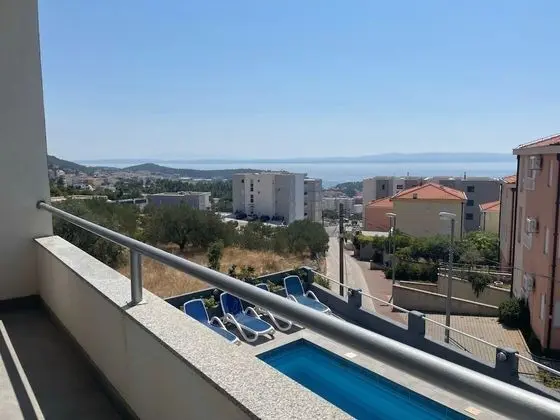 Ev (Sandra - with pool - H(10+2))