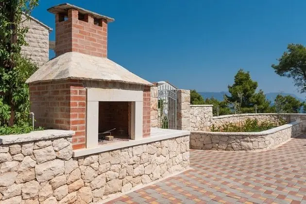 Ev (Sandra - with swimming pool - H(7))