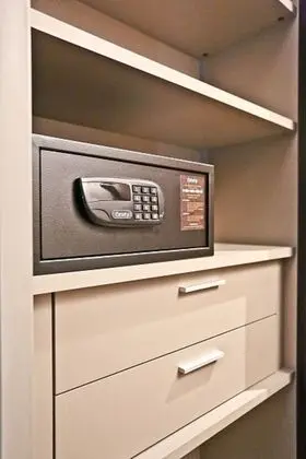 Luxury Tek Büyük Yataklı Oda