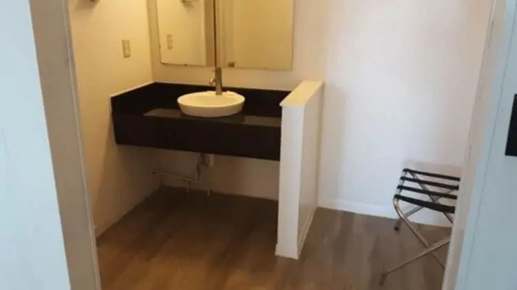 Basic Tek Büyük Yataklı Oda