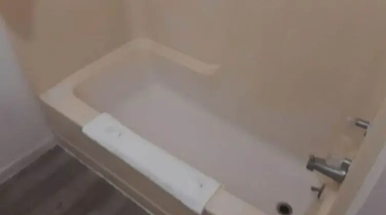 Büyük Yataklı Tek Kişilik Oda