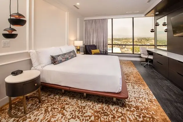Premium Signature Suite I