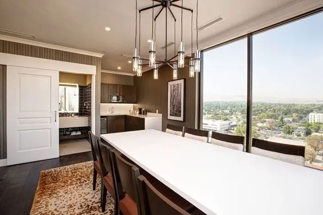 Premium Signature Suite I