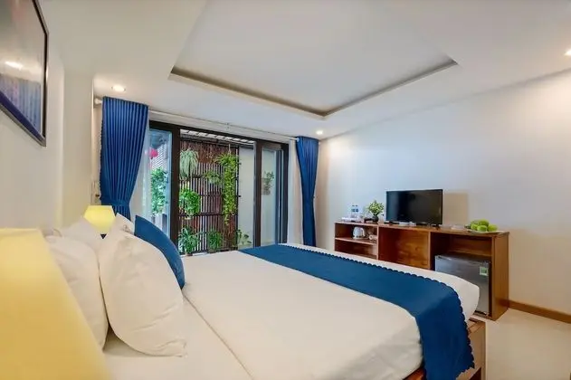 Deluxe Tek Büyük Yataklı Oda, Havuz Manzaralı
