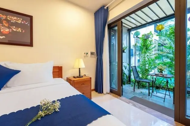Deluxe Tek Büyük Yataklı Oda, Havuz Manzaralı