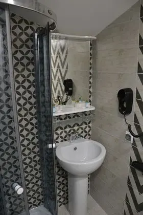 Standard Tek Büyük Yataklı Oda
