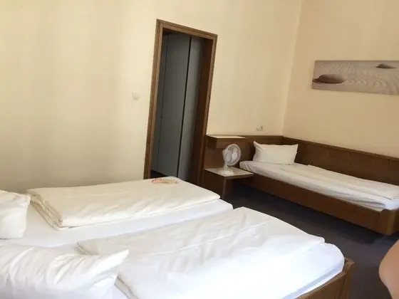 Üç Kişilik Oda