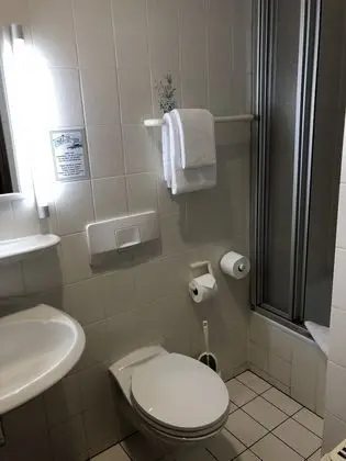 Üç Kişilik Oda