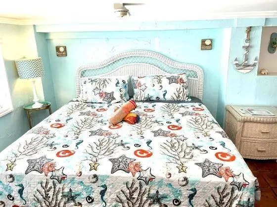 Romantic İki Ayrı Yataklı Oda, 2 Büyük (Queen) Boy Yatak, Zemin Kat (Low Ceiling)