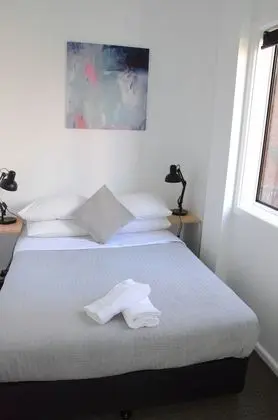 Tek Büyük Yataklı Oda, 1 Çift Kişilik Yatak, Ortak Banyo
