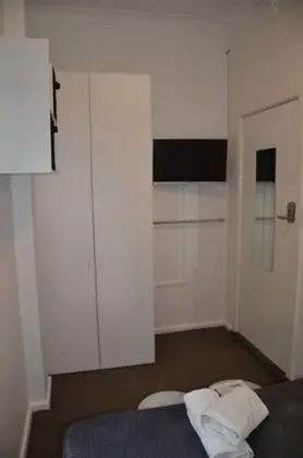 Tek Büyük Yataklı Oda, 1 Çift Kişilik Yatak, Ortak Banyo