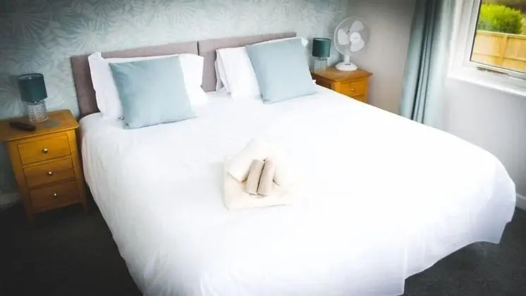 Tek Büyük Yataklı Oda (Large Double Room)