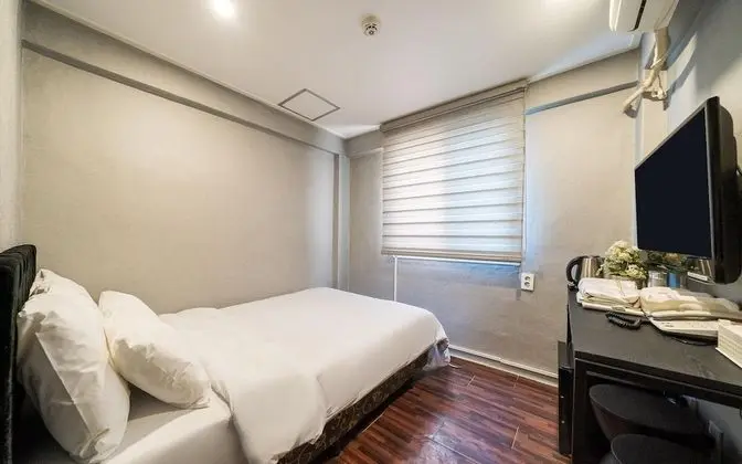 Oda (Standard Room (Netflix Available Reno)