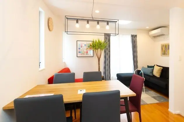 Ev (Private Vacation)