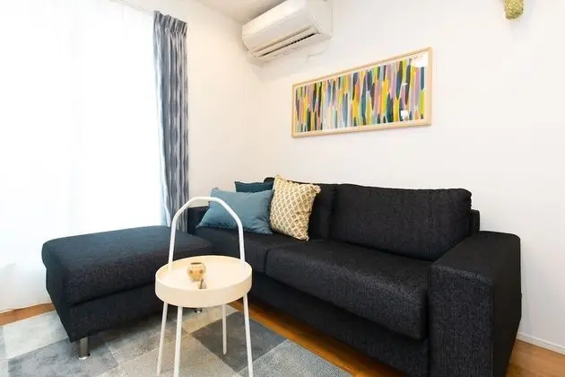 Ev (Private Vacation)