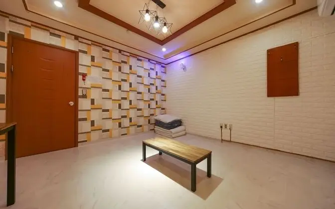 Oda (Korea Room - Ondol (Netflix available)