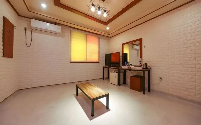 Oda (Korea Room - Ondol (Netflix available)