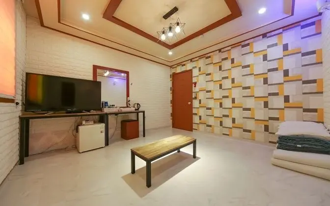 Oda (Korea Room - Ondol (Netflix available)