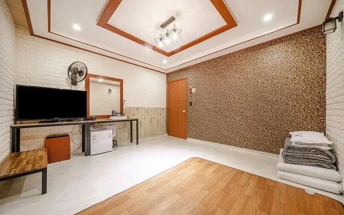 Oda (Korea Room - Ondol (Netflix available)