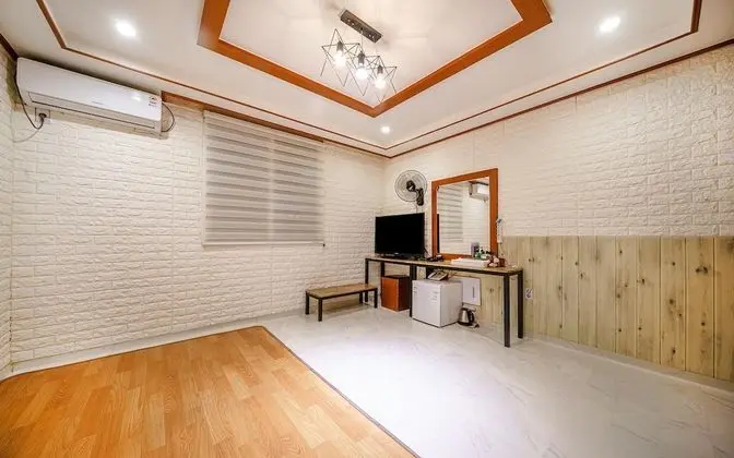 Oda (Korea Room - Ondol (Netflix available)