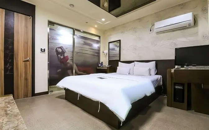 Oda (General-Business (mirror room/cooling)