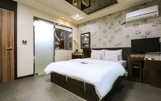 Oda (General-Business (mirror room/cooling)