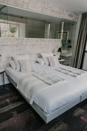 Junior Tek Büyük Yataklı Oda