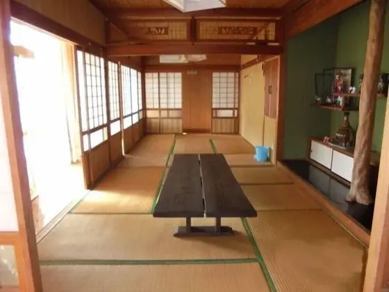 Ev (Private Vacation)