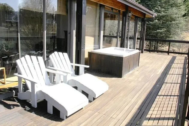 Bushman Lodge