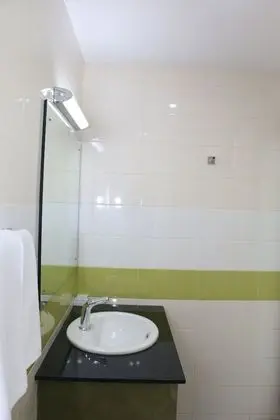 Üç Kişilik Oda