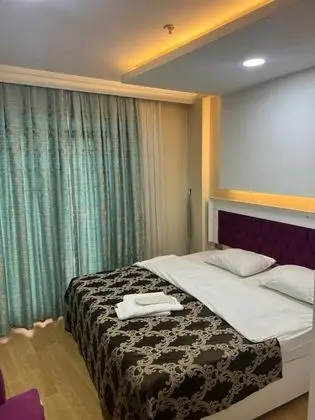 Standart Oda, Sokak Manzaralı, Fransız Balkonlu