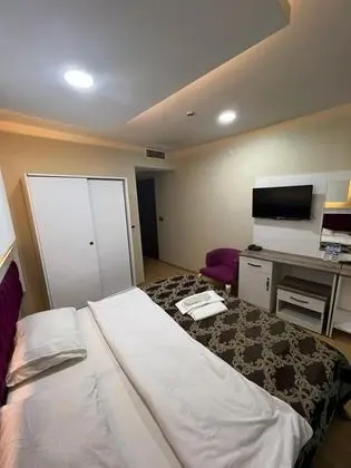 Standart Oda, Sokak Manzaralı, Fransız Balkonlu
