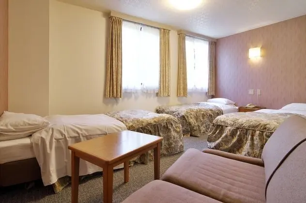 Family Oda (4 Beds + Sofa)