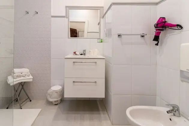 Tek Büyük veya İki Ayrı Yataklı Oda, Engellilere Uygun, Banyolu/Duşlu