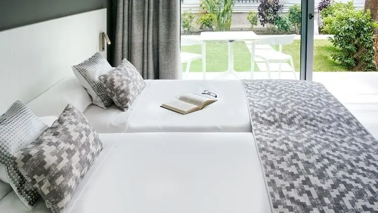 Deluxe Tek Büyük Yataklı Oda, 1 Yatak Odası, Sigara İçilmez, Havuz Manzaralı