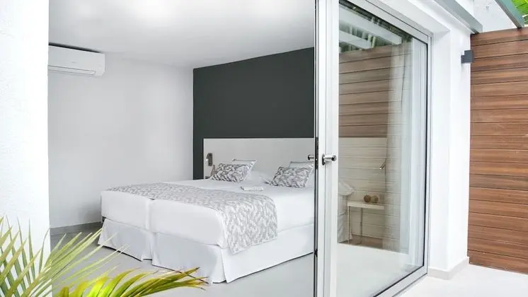 Deluxe Tek Büyük Yataklı Oda, 1 Yatak Odası, Sigara İçilmez, Havuz Manzaralı