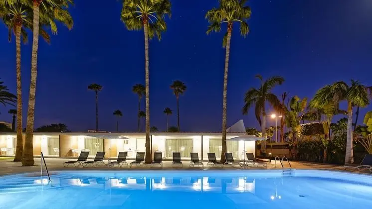 Deluxe Tek Büyük Yataklı Oda, 1 Yatak Odası, Sigara İçilmez, Havuz Manzaralı