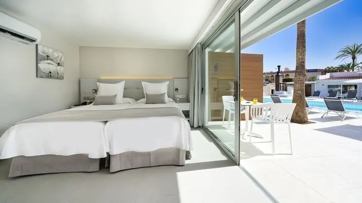 Deluxe Tek Büyük Yataklı Oda, 1 Yatak Odası, Sigara İçilmez, Havuz Manzaralı