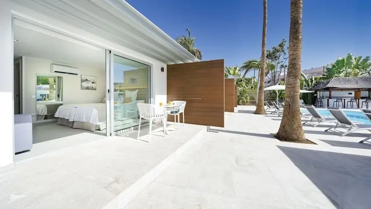 Junior Tek Büyük veya İki Ayrı Yataklı Oda