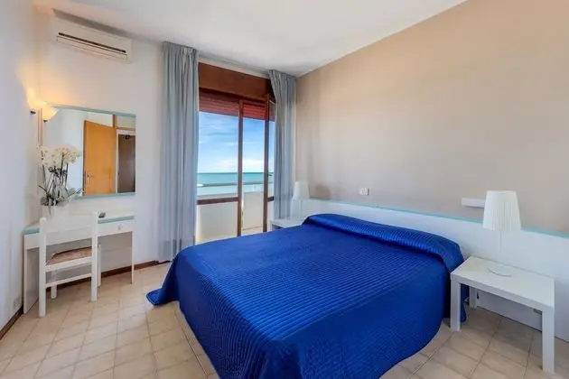 Deluxe Tek Büyük veya İki Ayrı Yataklı Oda, Balkon, Deniz Manzaralı