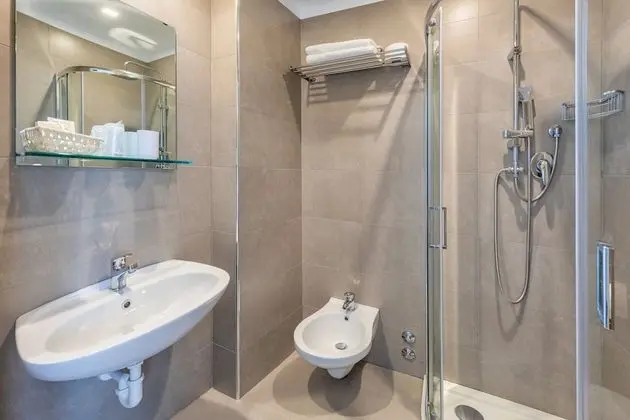 Deluxe Tek Büyük veya İki Ayrı Yataklı Oda, Balkon, Deniz Manzaralı