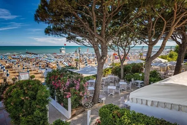Deluxe Tek Büyük veya İki Ayrı Yataklı Oda, Balkon, Deniz Manzaralı