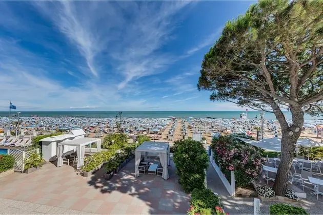 Deluxe Tek Büyük veya İki Ayrı Yataklı Oda, Balkon, Deniz Manzaralı