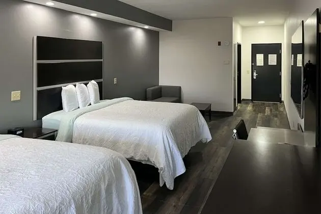 Süit, Sigara İçilmez (2 Queen Beds & 1 Single Sofa Bed)